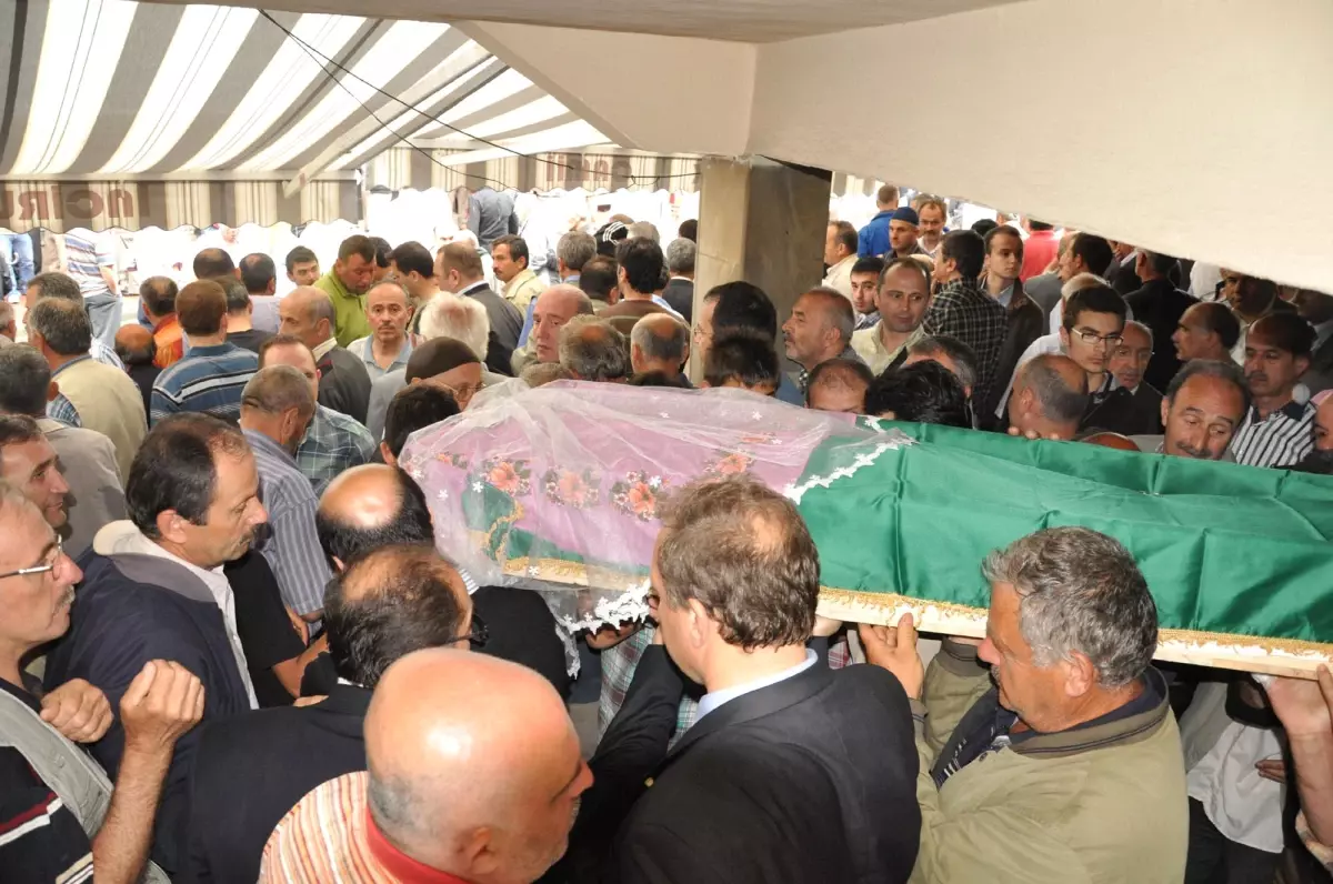 Kazada Ölen Eliz\'e Veda