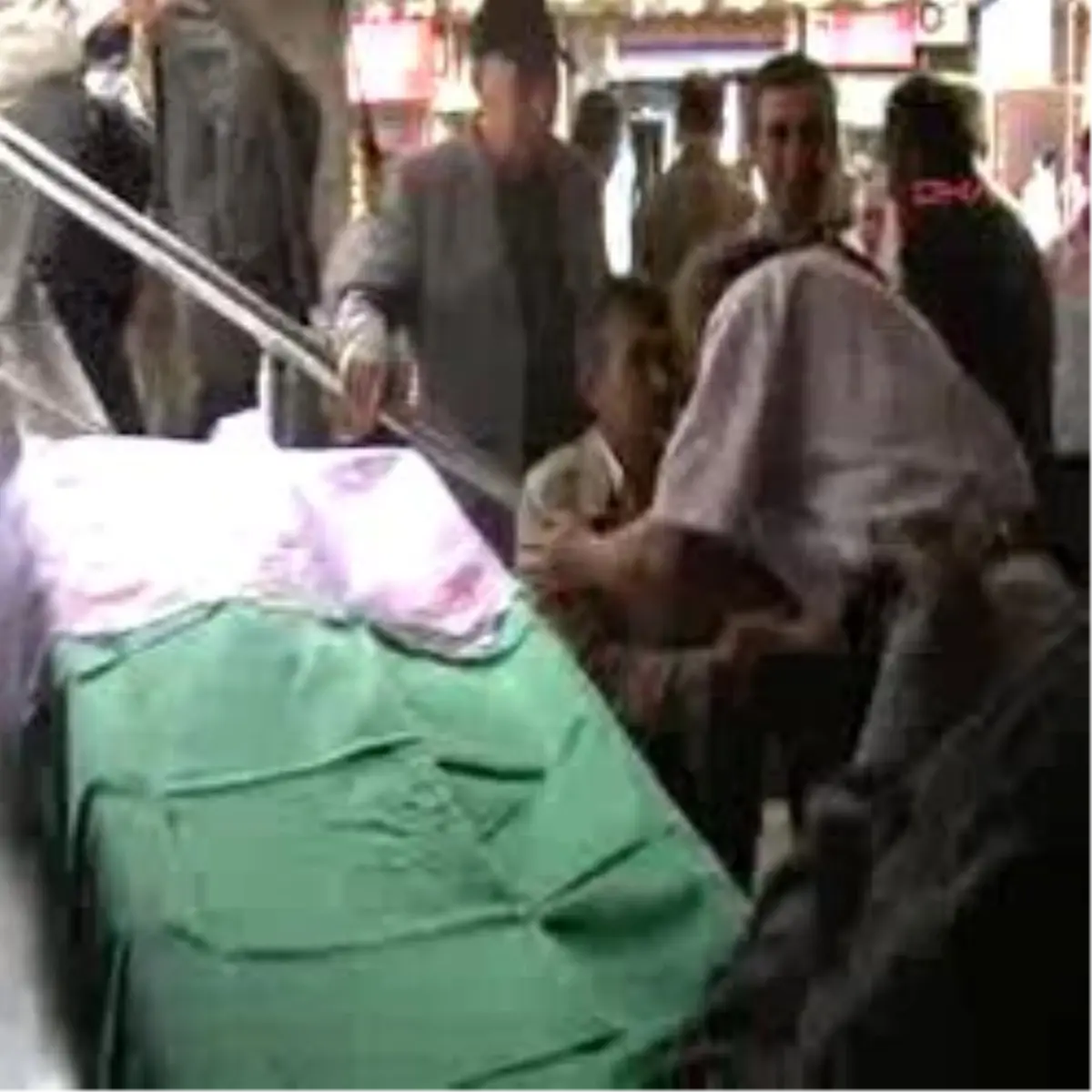 Kazada Ölen Eliz\'e Veda