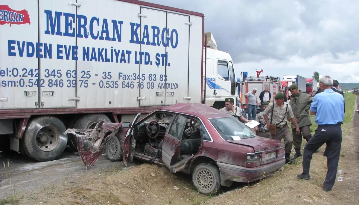 Sorgun\'da Zincirleme Trafik Kazası; 1 Ölü 2 Yaralı