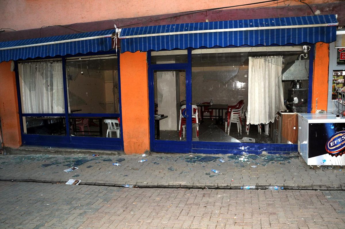 Tunceli'de BDP'liler CHP Bürosuna Saldırdı