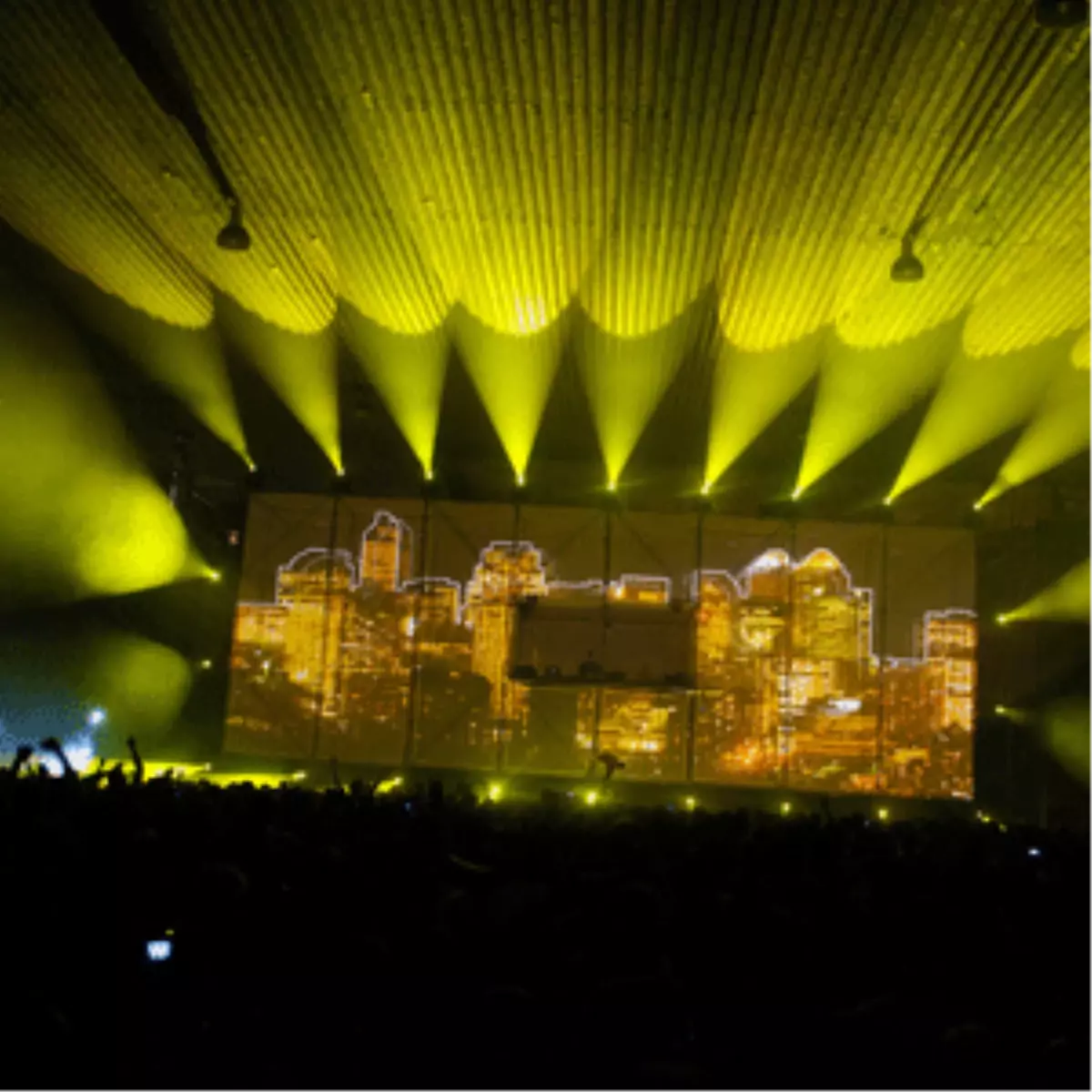 Dünyanın 1 Numaralı DJ\'i Armin Van Buuren, İstanbul\'da!