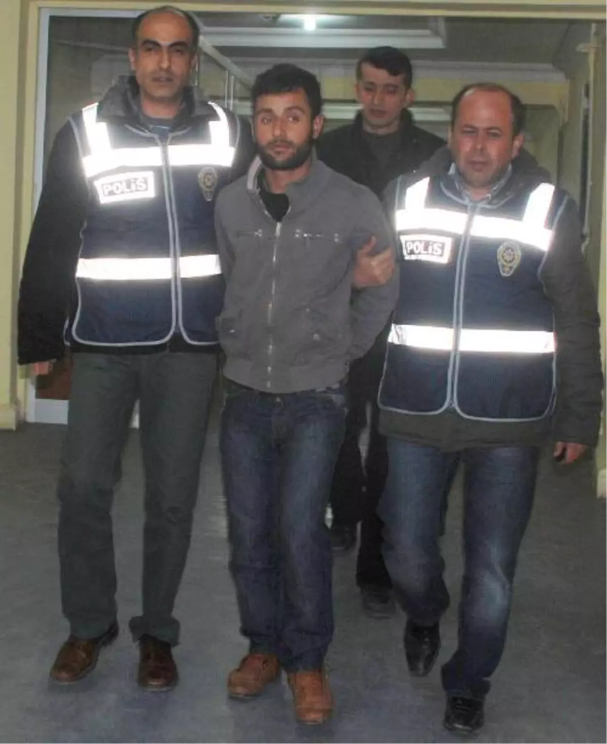 Eşini Öldürdükten Sonra Tecavüz Etti