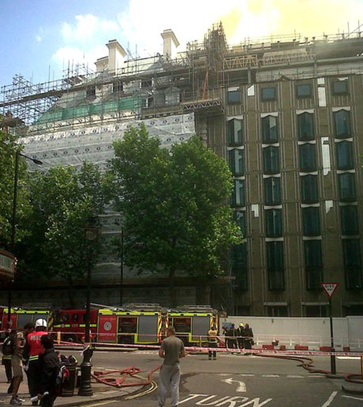 Londra'da Yangın Paniği