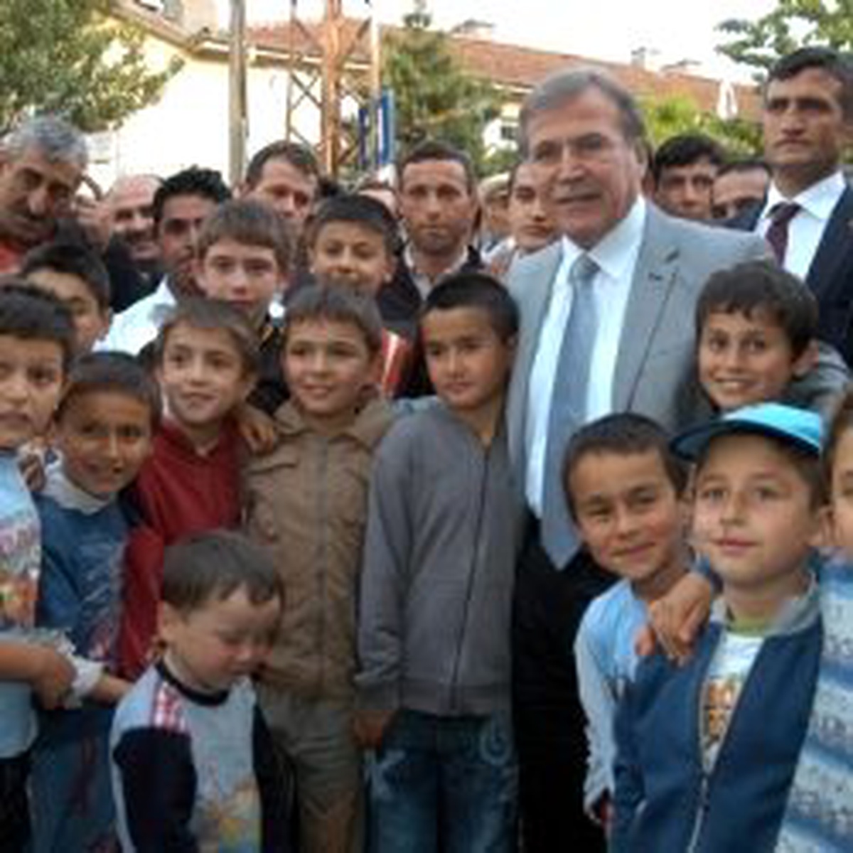 Şahin Hemşehrilerine Çiğ Köfte ile Teşekkür Etti