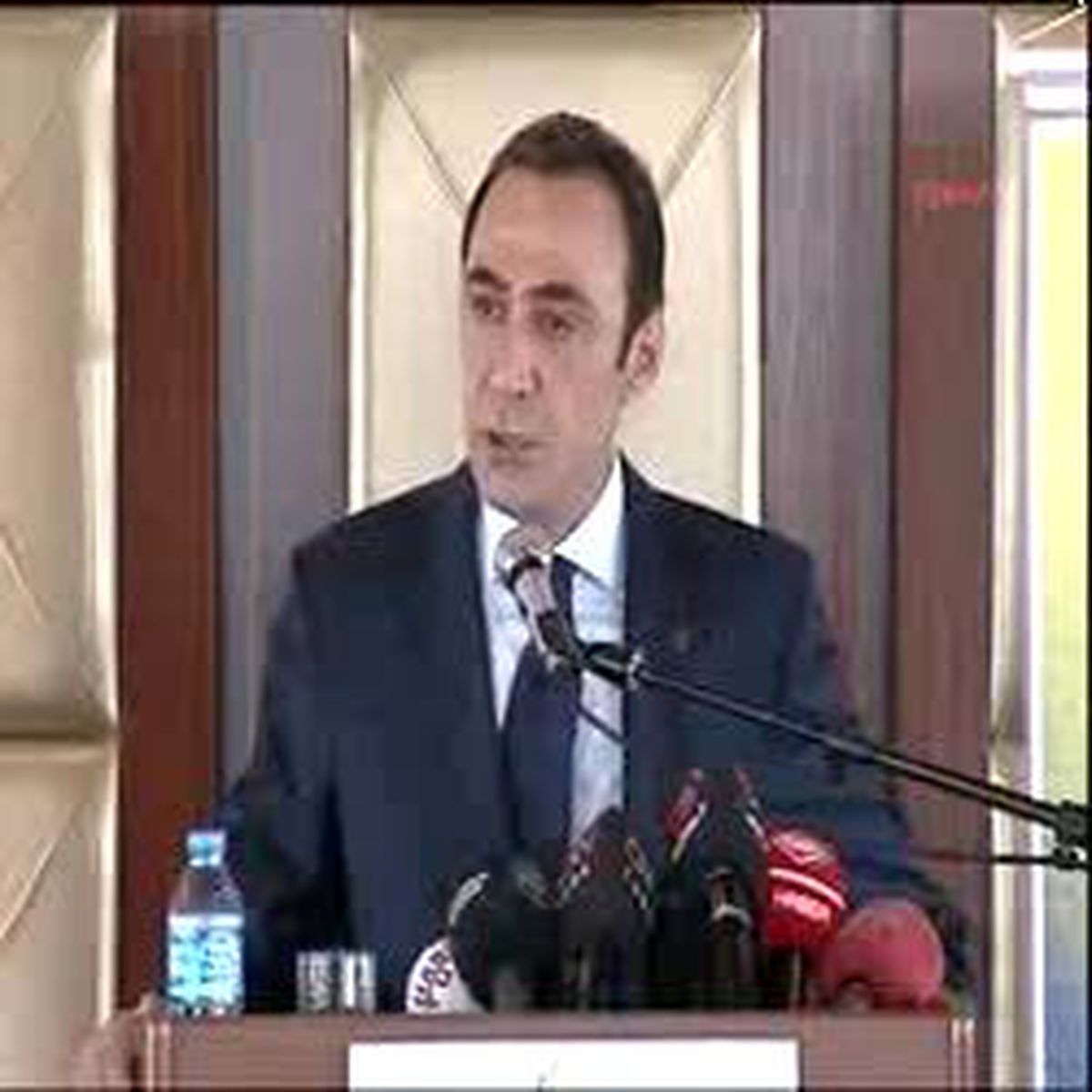 CHP'de Kılıçlar Çekildi