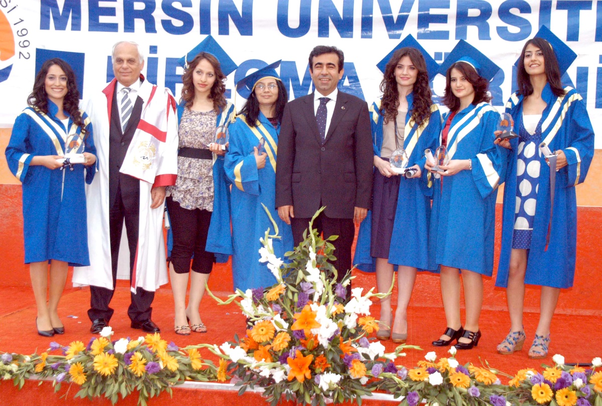Mersin\'de Hande Yener ile Mezuniyet Coşkusu
