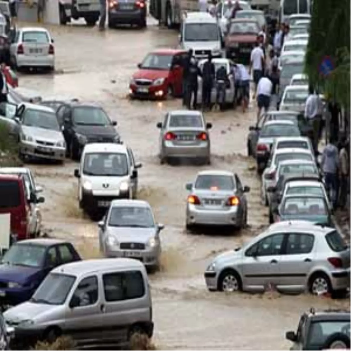 Ankara\'da Sağanak Ve Dolu Yağışı