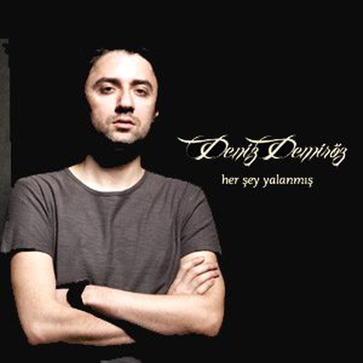 Deniz Demiröz'ün İlk Solo Albümü Herşey Yalanmış Yayınlandı
