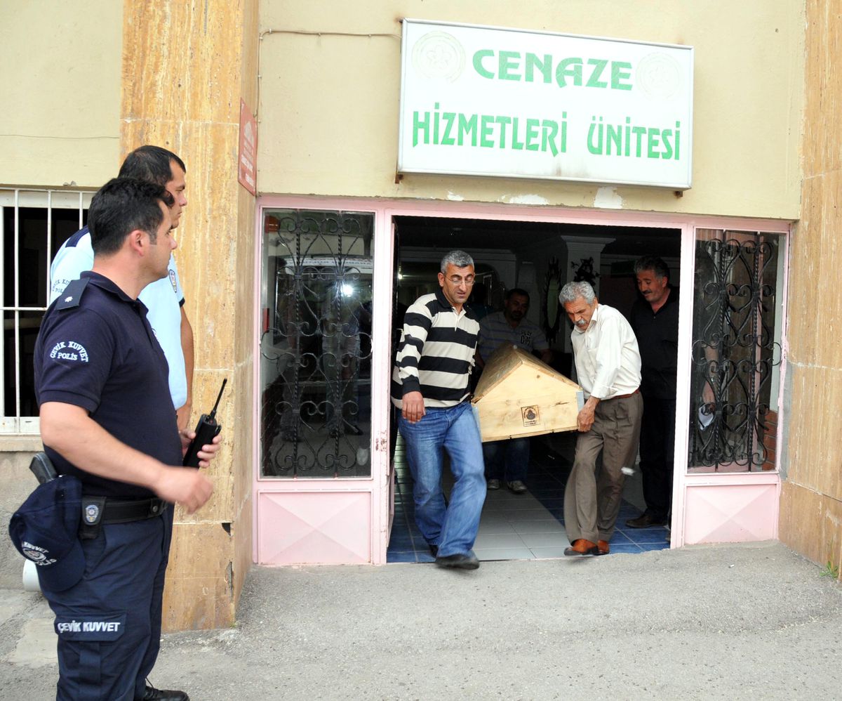PKK'lılardan Birinin Cesedi Ailesine Teslim Edildi