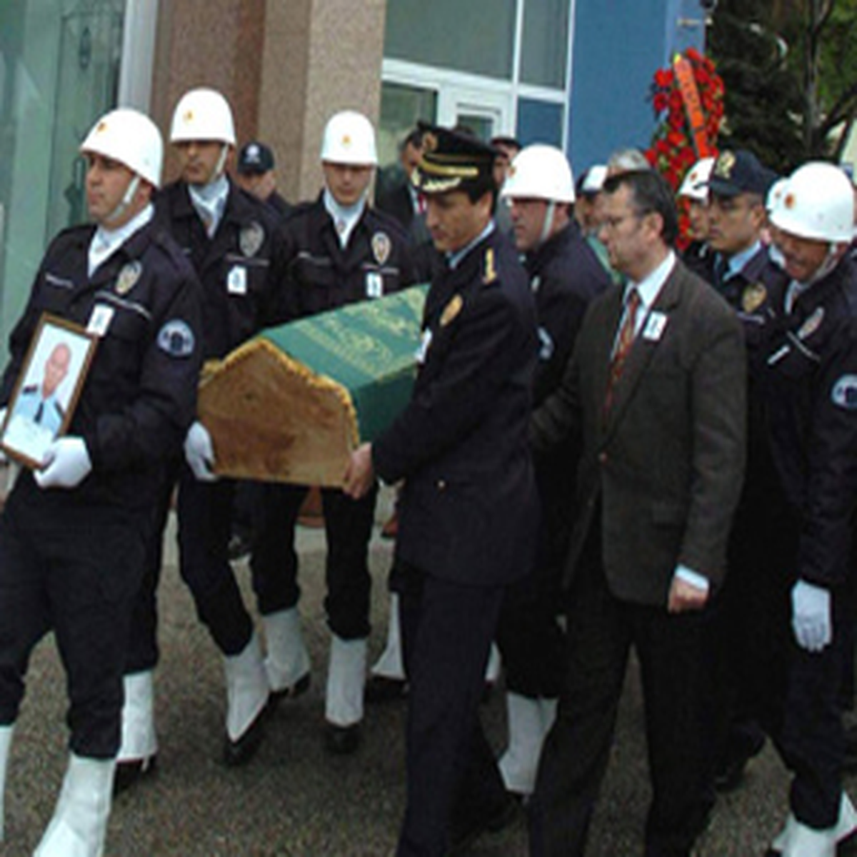 İntihar Eden Polis İçin Tören Düzenlendi