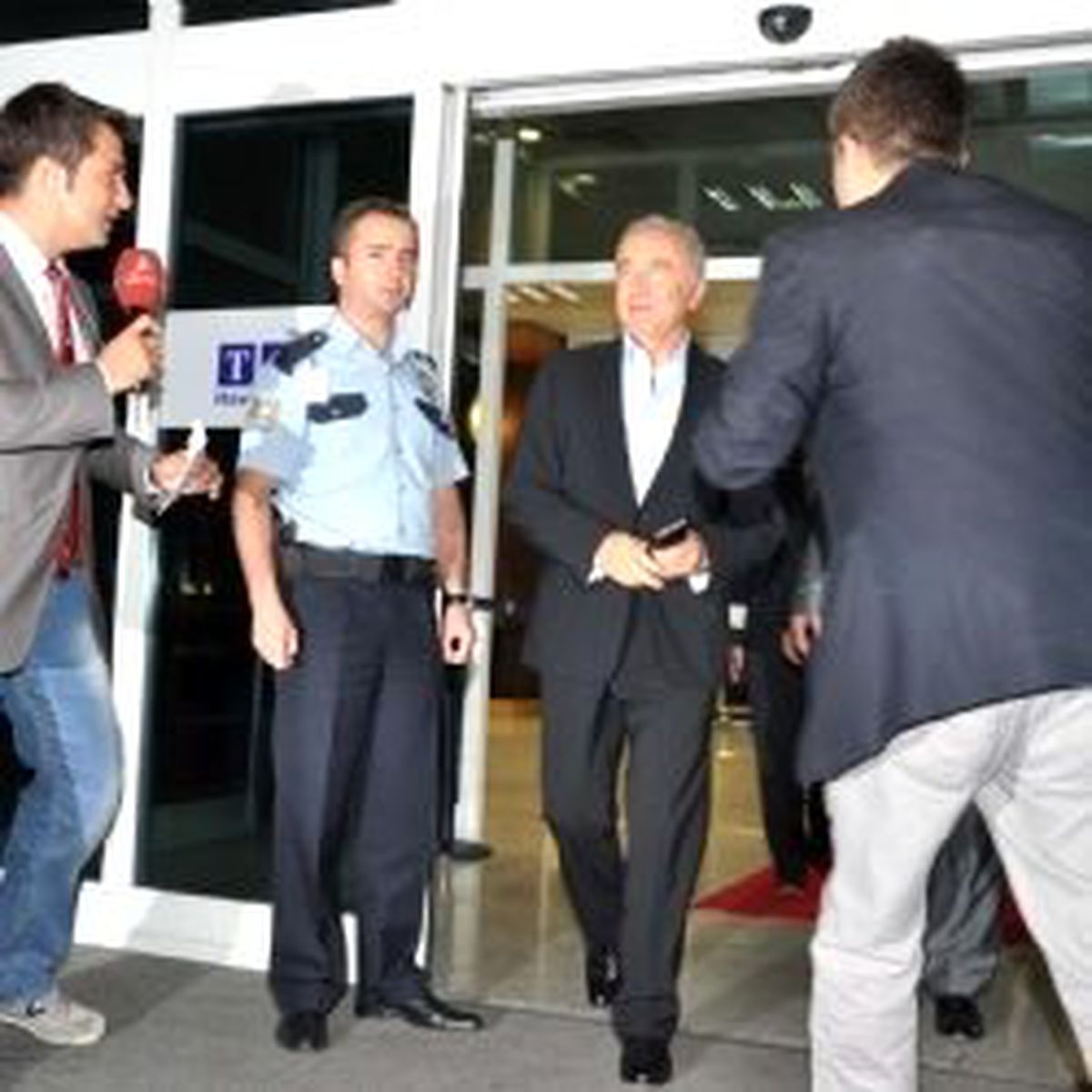 İspanya'ya Transfer Çıkartması Yapan Ünal Aysal Yurda Döndü