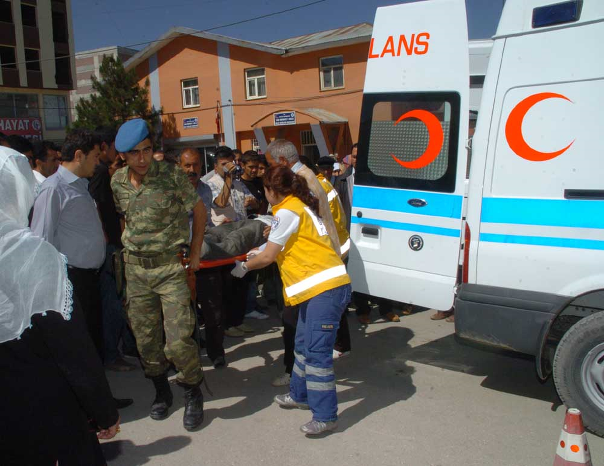 Öğrencileri Tasıyan Minibus Takla Attı