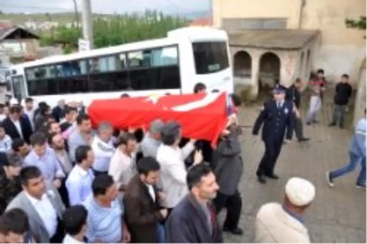 Şehit Polis Toprağa Verildi