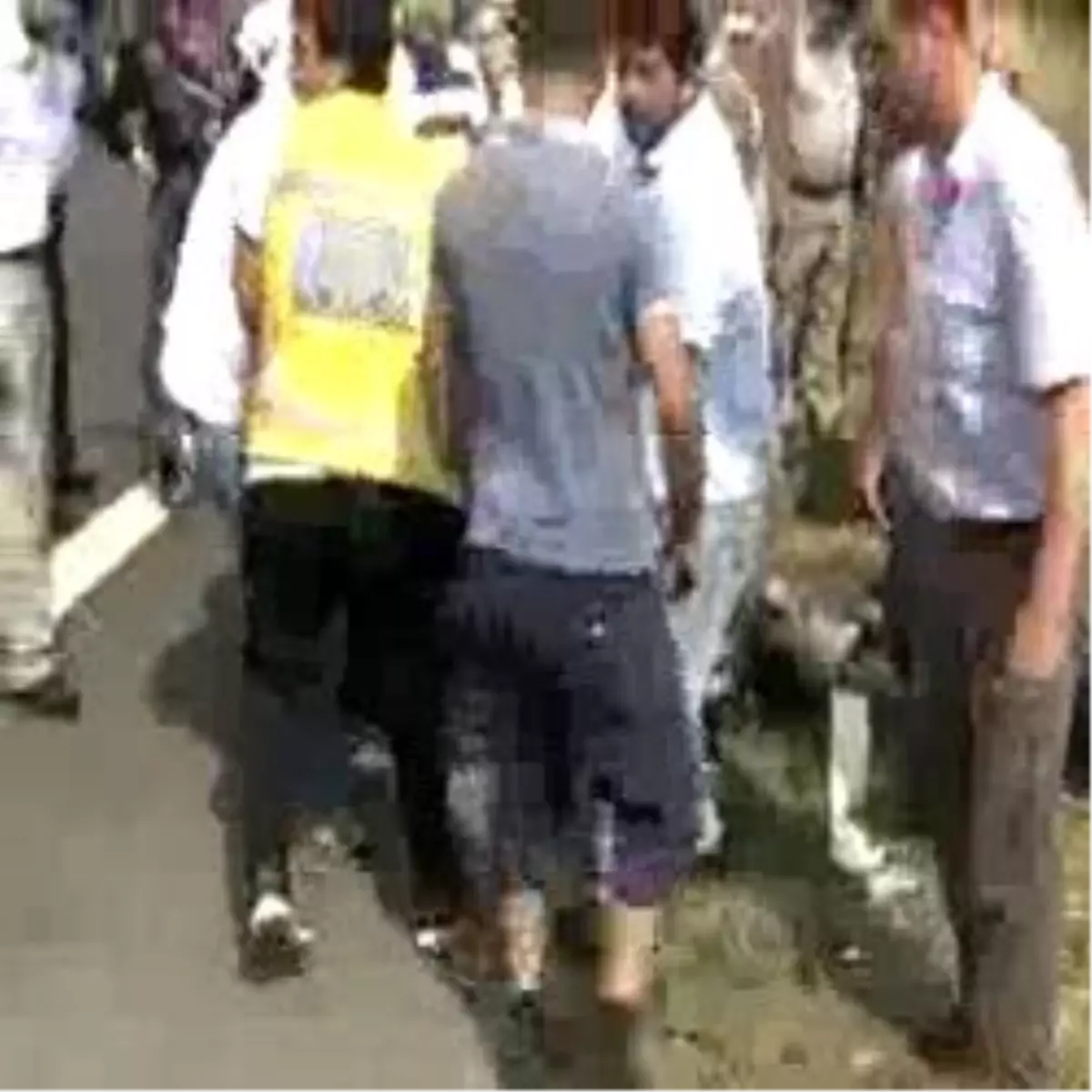 TEM\'de Minibüs Takla Attı; 8\'i Çocuk 11 Yaralı