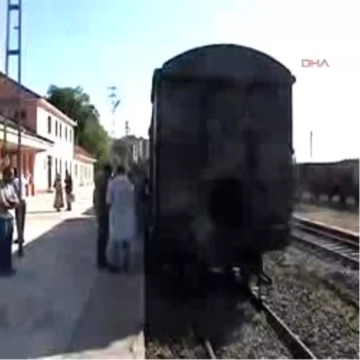 Düştü, İki Ayağından Oldu