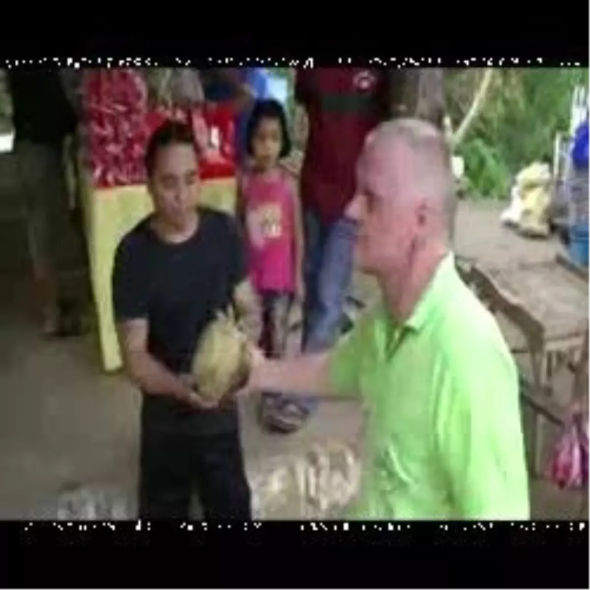 4 Hindistan Cevizini Dişleriyle Soydu