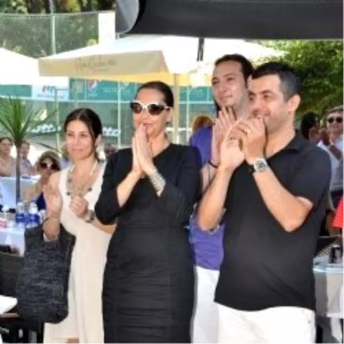 Hülya Avşar\'dan Güldüren "Götoks" Gafı