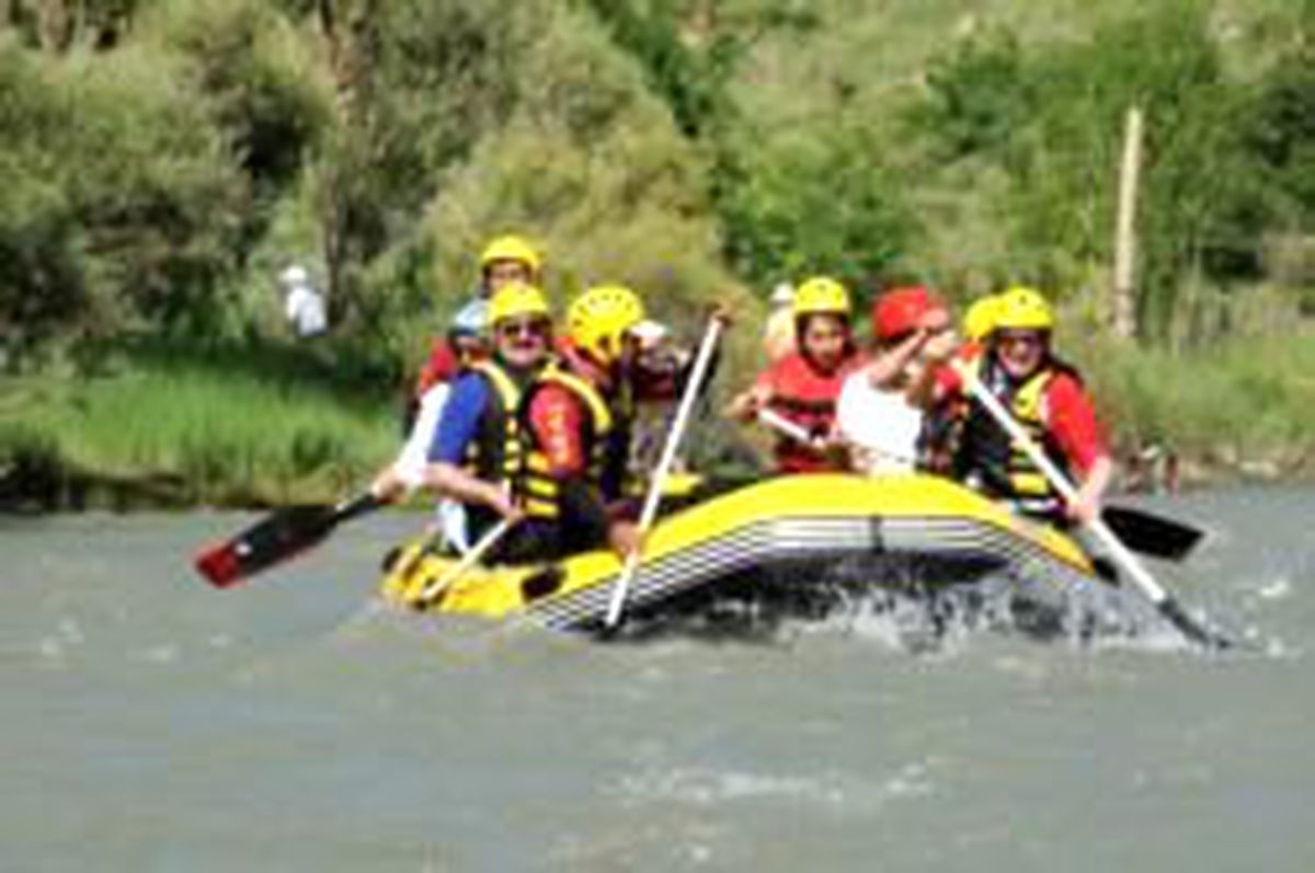 Van Valisi Eşiyle Rafting Yaptı