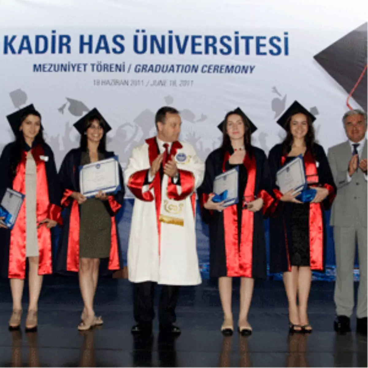 Kadir Has Üniversitesi’nde Diploma Coşkusu