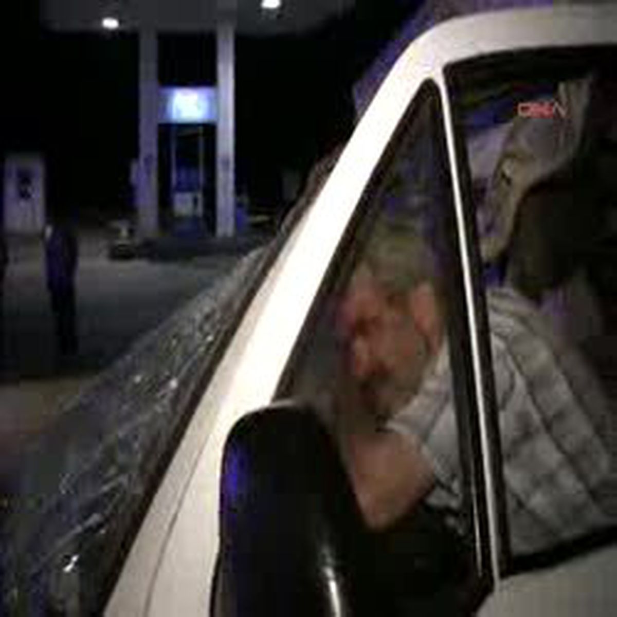 Kamyonet Benzinliğe Daldı: 2 Yaralı