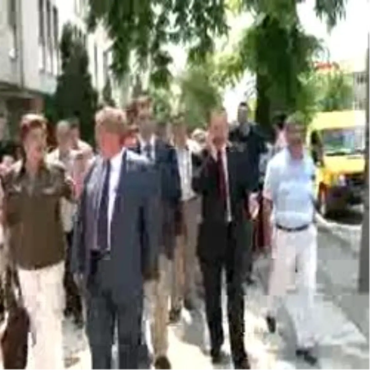 Mazbata Almak İçin 2 Kilometre Yürüdüler