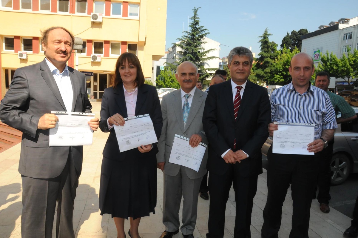 Özak: CHP Kendine Çekidüzen Verirse, Bizim İçin De Demokrasi İçin De İyi Olur