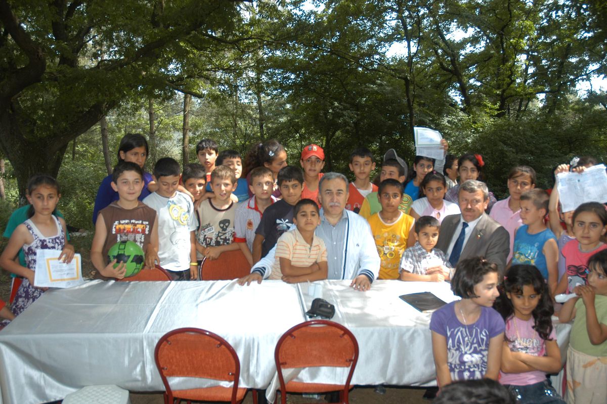 Vali Mustafa Büyük Yetimlerle Piknik Yaptı
