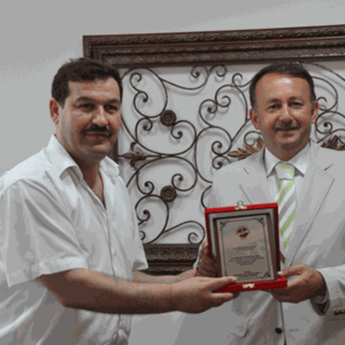 Karabalık'a Teşekkür Plaketi
