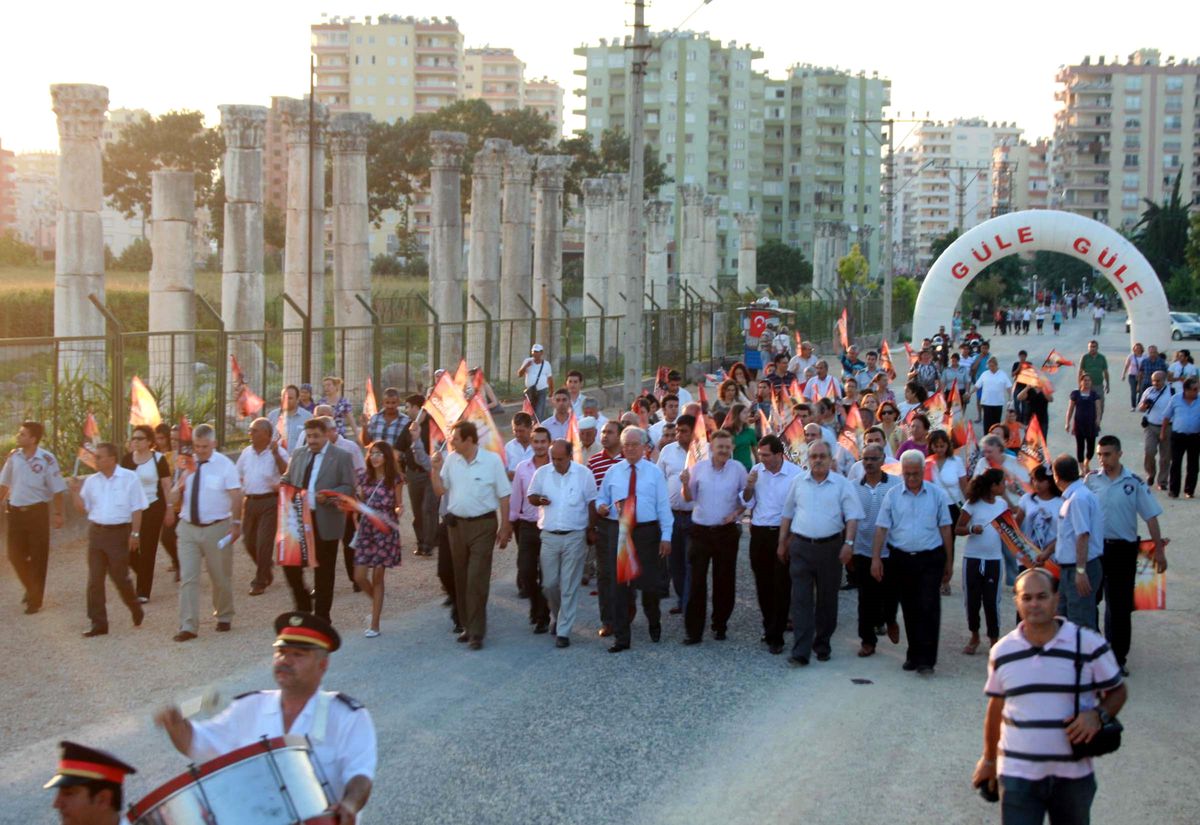 Mersin'de Güneş Yürüyüşü