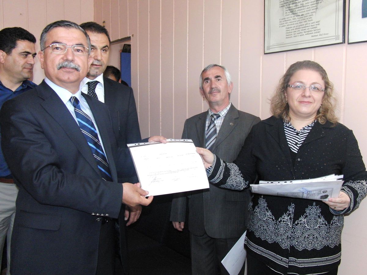 Sivas'ta AK Parti'li Milletvekilleri Mazbata Aldı