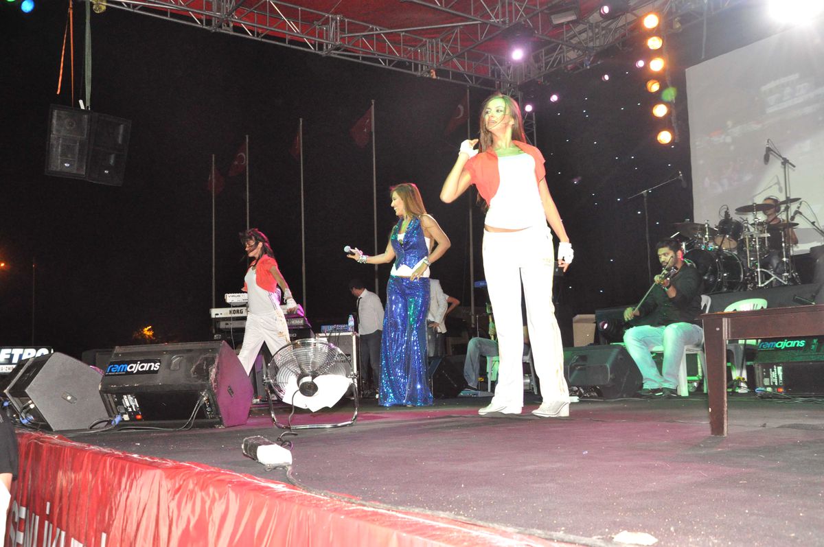 Adapazarı'nda Demet Akalın İzdihamı