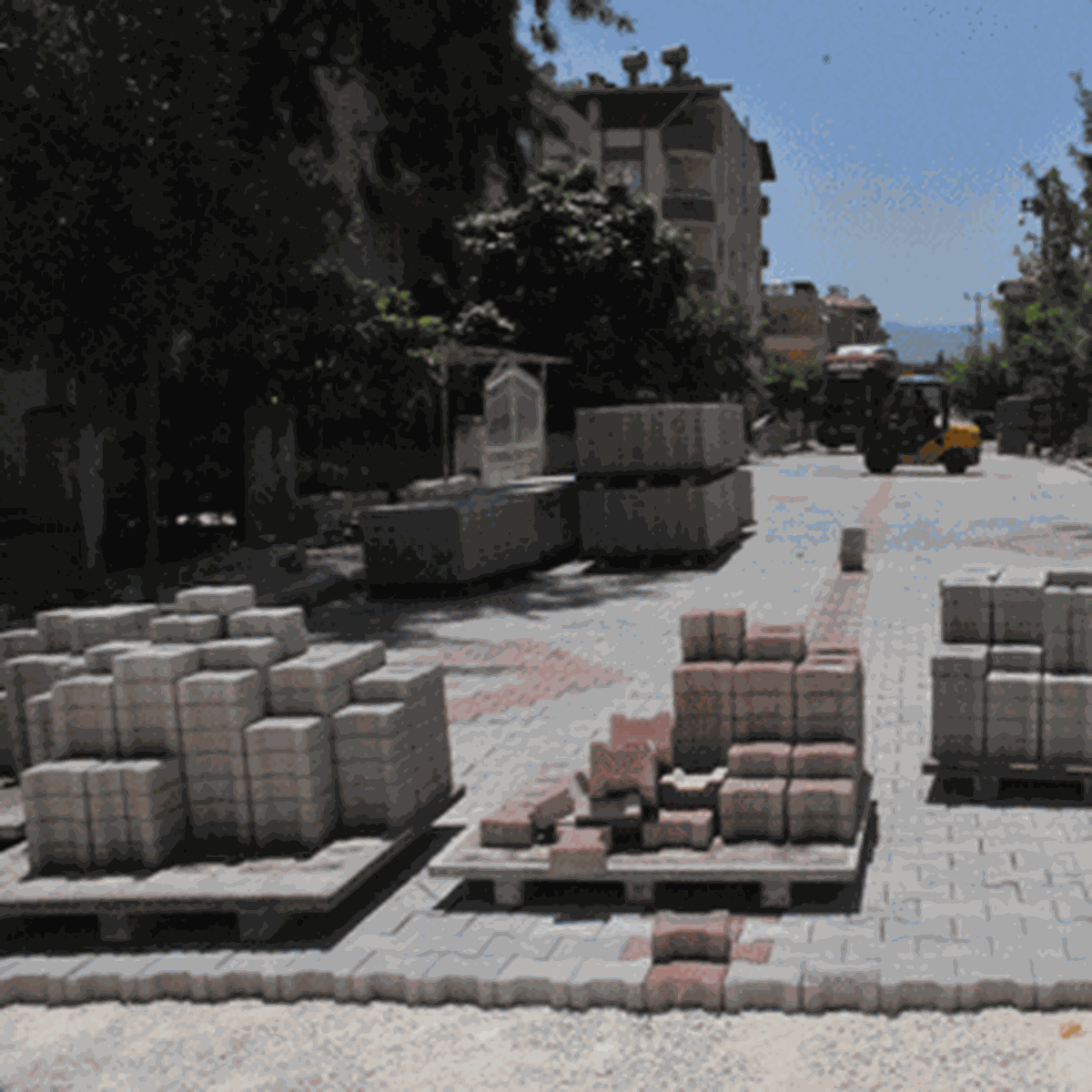 Antakya Belediyesi Fen İşleri Ekipleri Hummalı Çalışmalarını Sürdürüyor