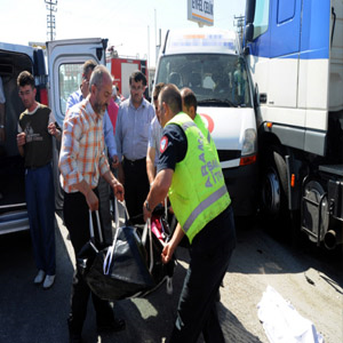 Sakarya'da Trafik Kazası: 3 Ölü, 7 Yaralı