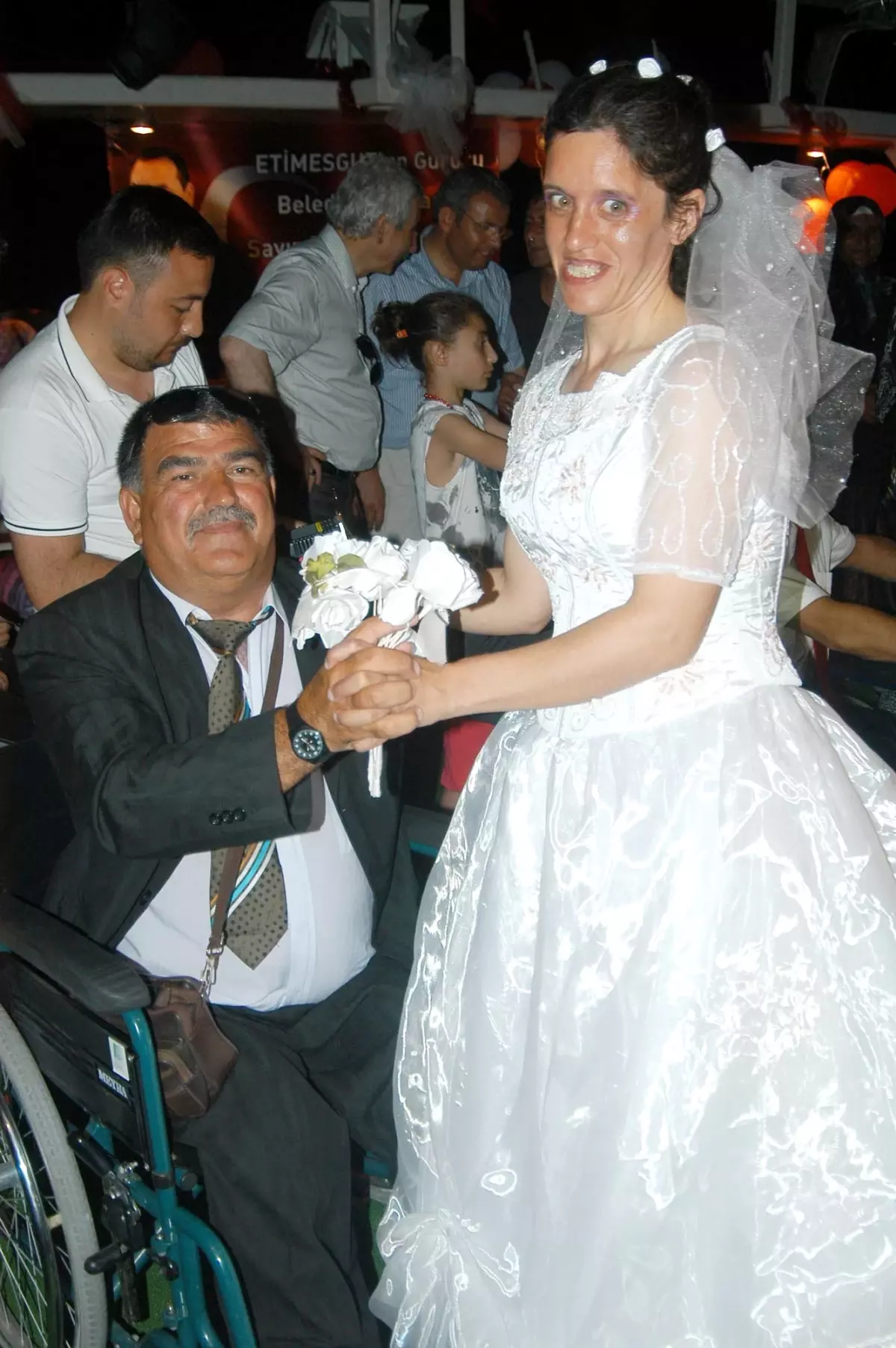 4 Engelli Çifte Teknede Kına Gecesi