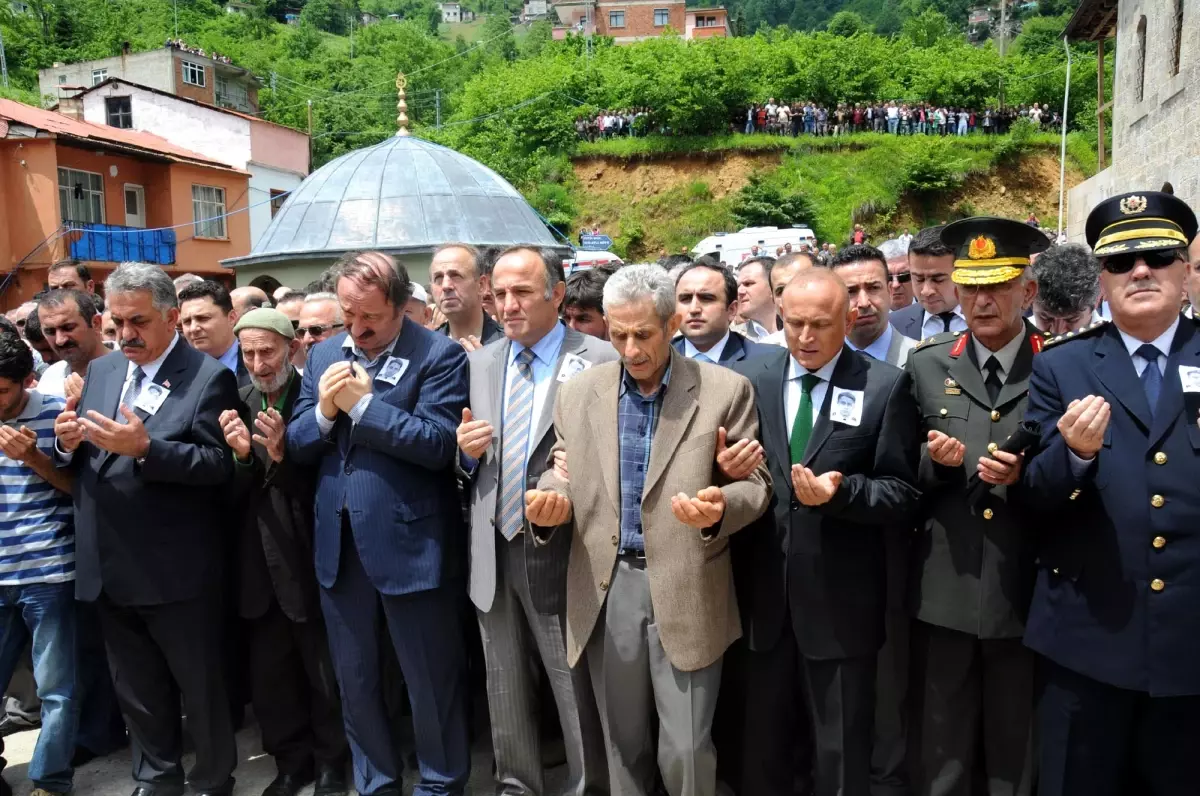 Şehit Polise Hazin Tören