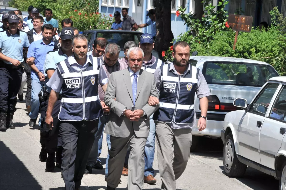 Adana\'da Başkanlı, Genel Sekreterli Belediye Çetesi Şüphelileri Adliyede