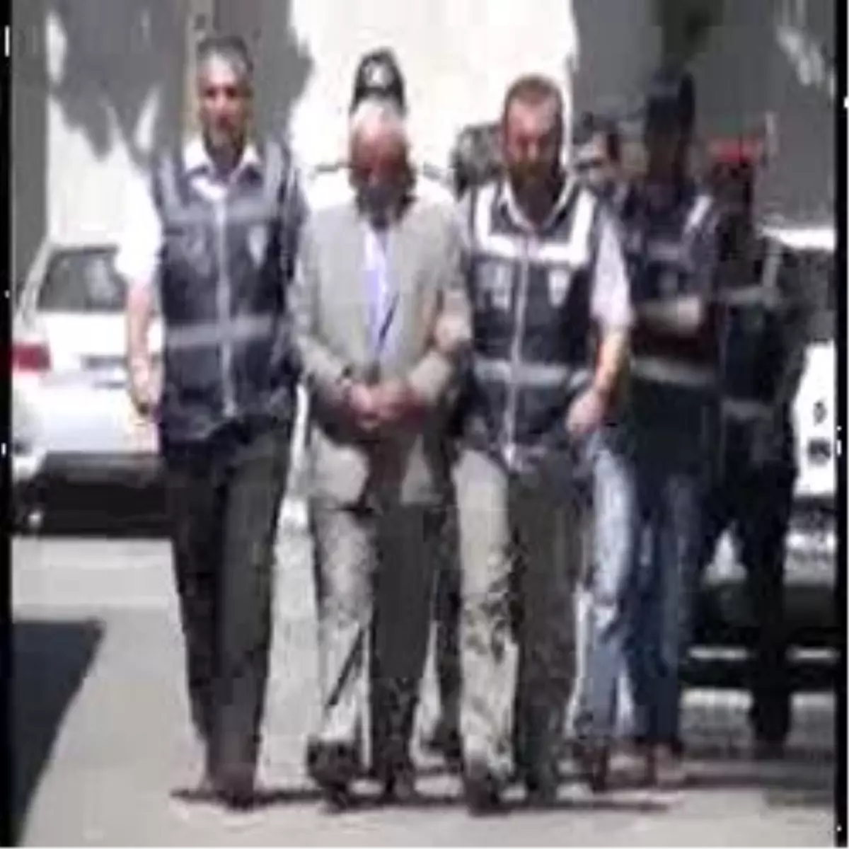 Adana\'da Başkanlı, Genel Sekreterli Belediye Çetesi Zanlıları Adliyede