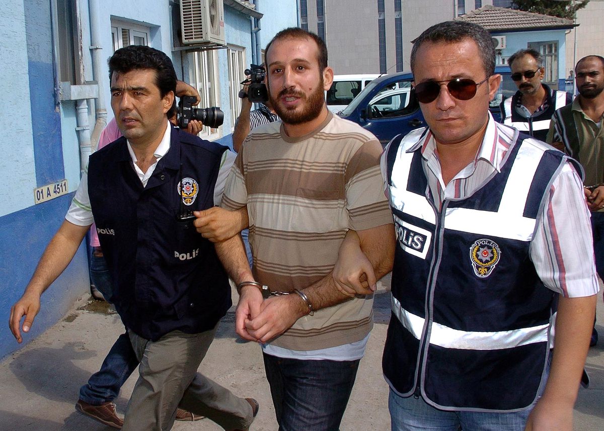 Hava Almak İçin Çıktığı Sokakta Kurşunlandı