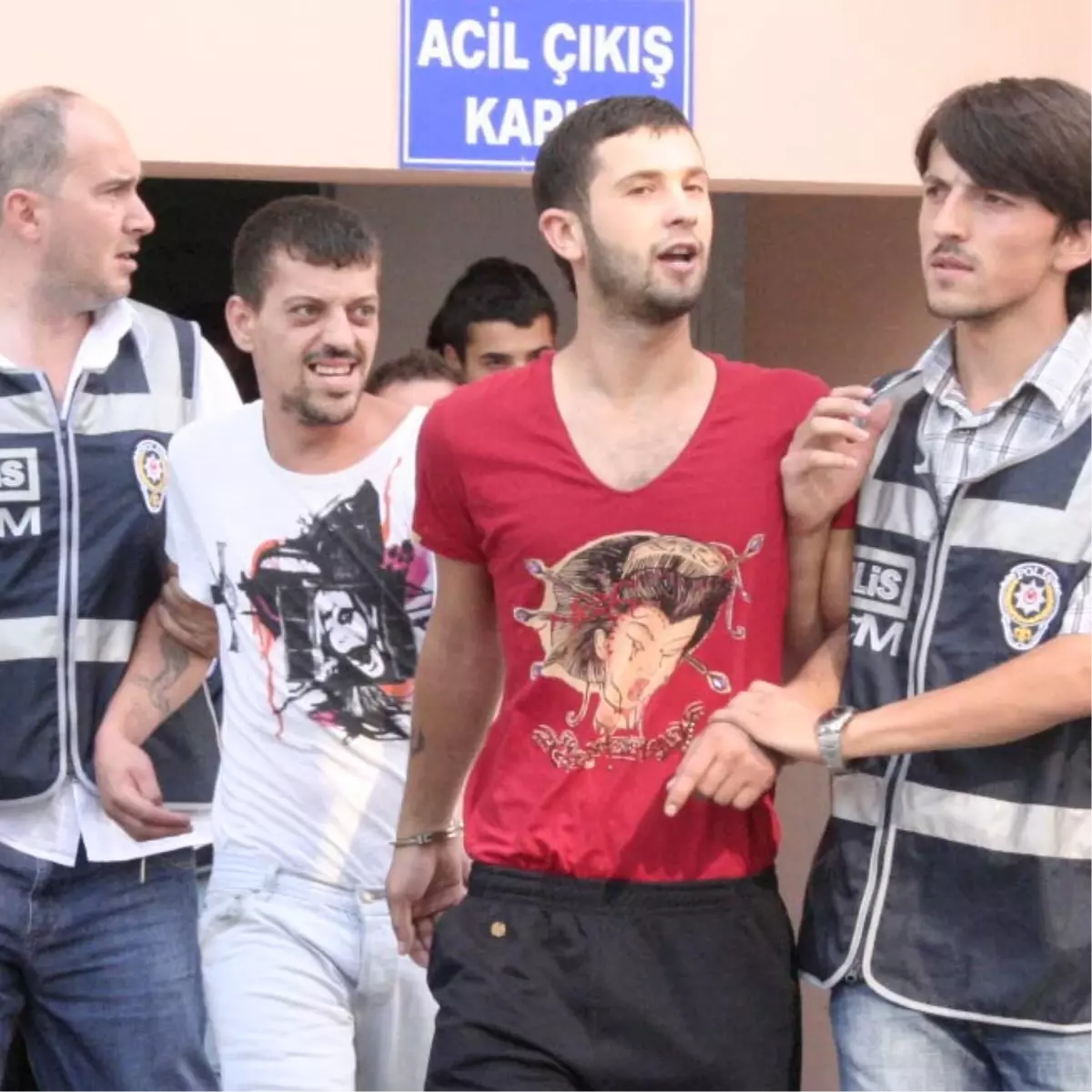 Yaralı Genci Hastaneye Bırakan Arkadaşlarından Biri Yakalandı