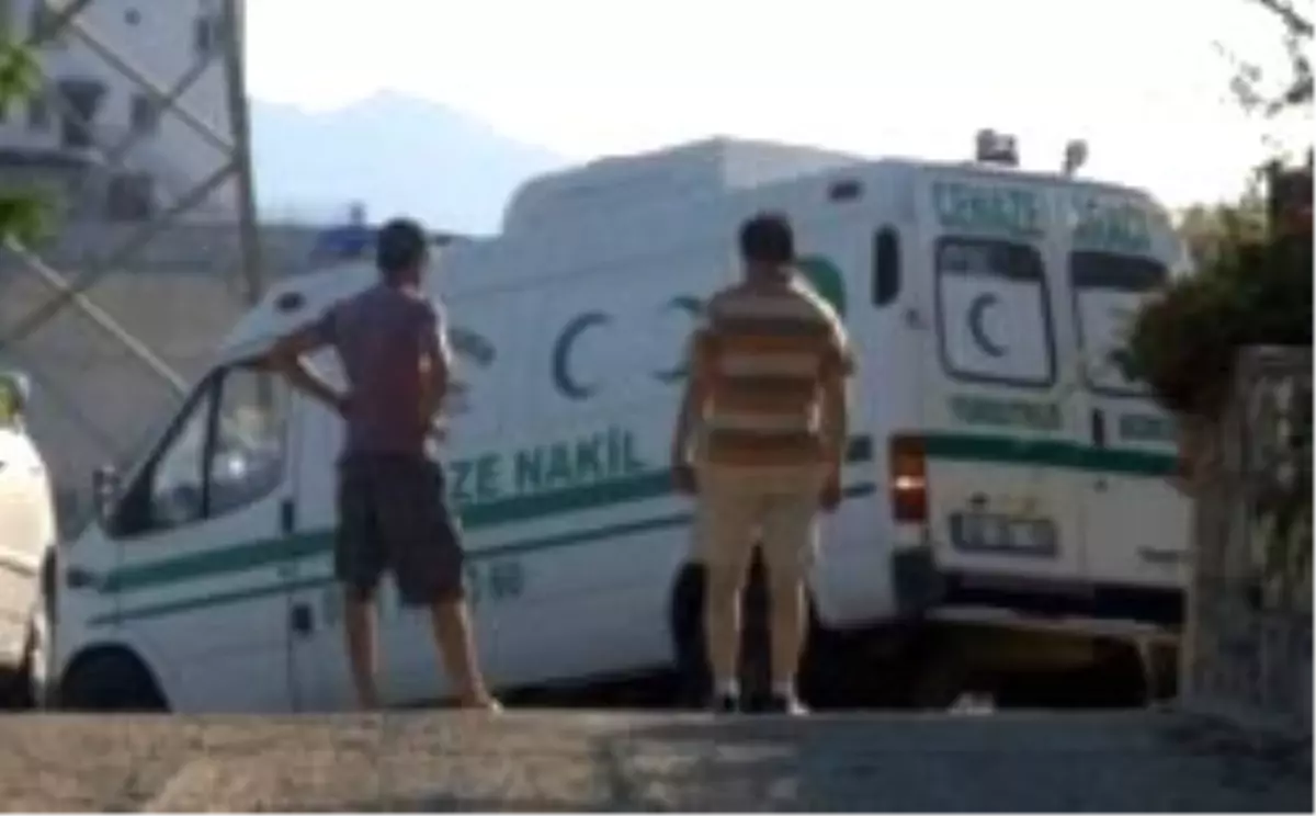 Eski Karısını Vurup, İntihar Etti