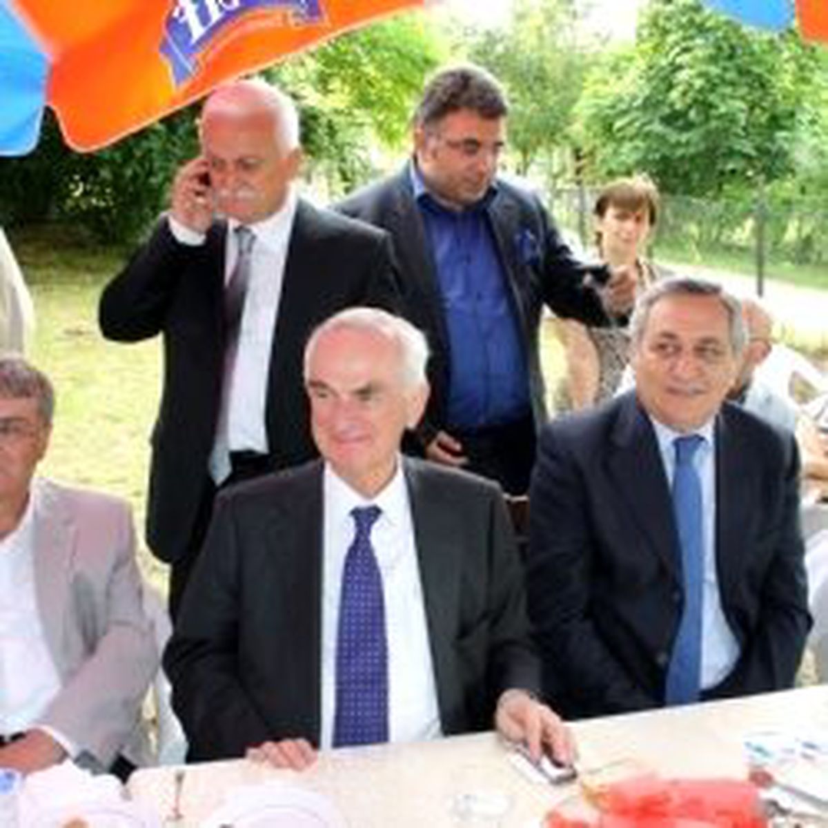 'Gürsel Tekin'i Ciddiye Almıyorum'