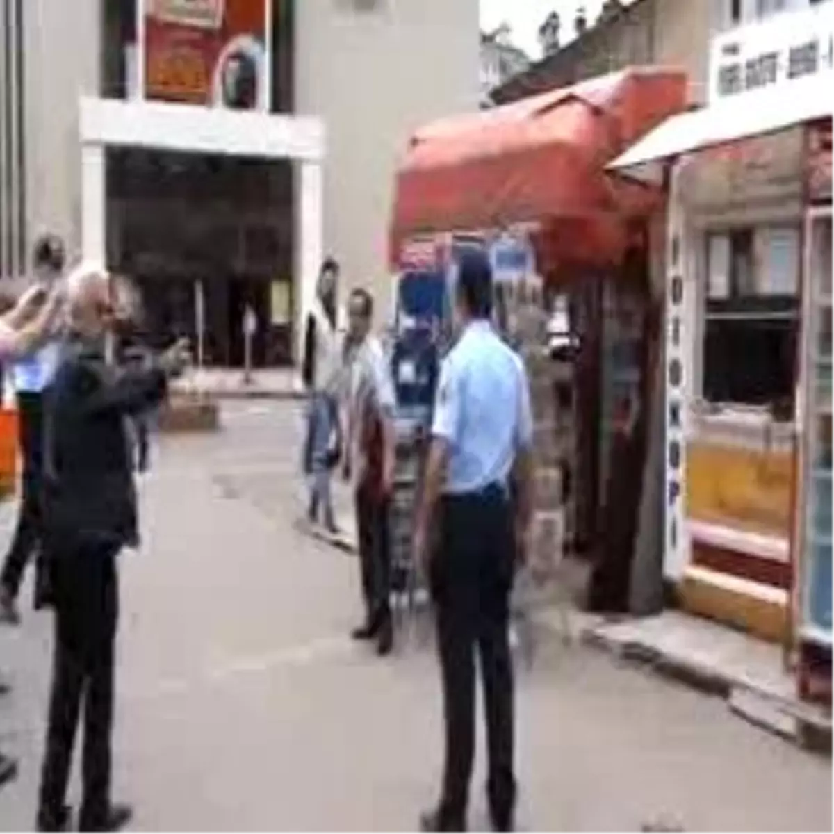 İcralık Engelli, Adliye Çıkışında Bıçakla Kollarını Kesti