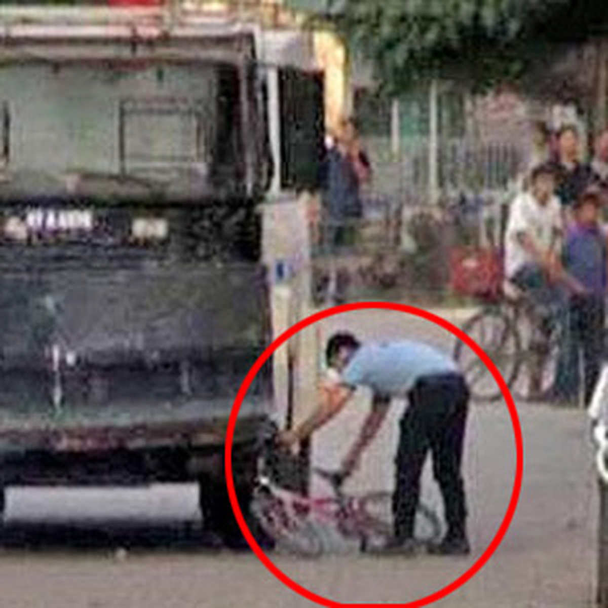 Polis Hıncını Bisikletten Çıkardı