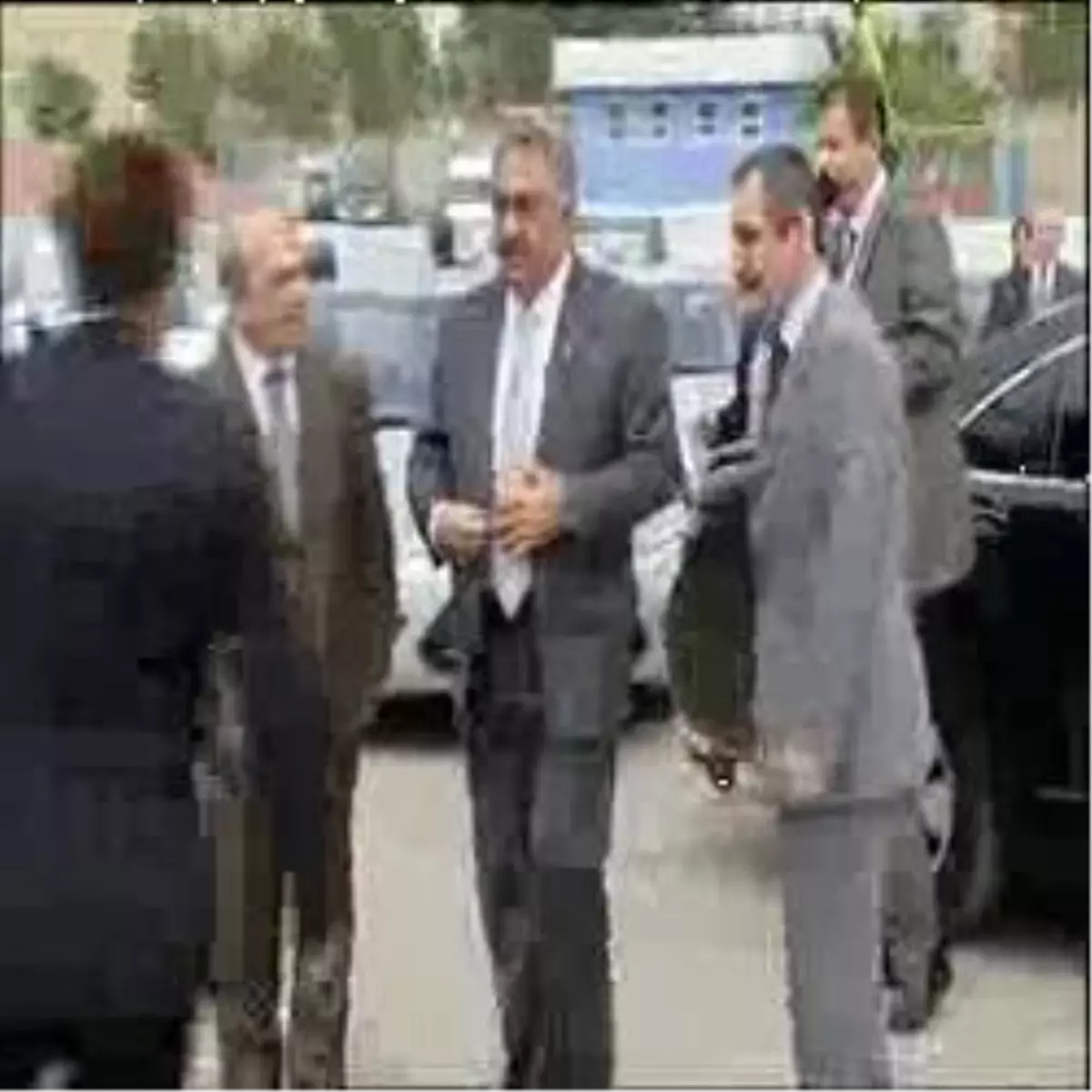 Bakan Yazıcı, Gümrük Satış Memurunu Azarladı