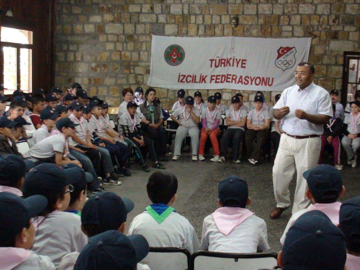 Depremzede Öğrenciler Kampta Moral Buluyor