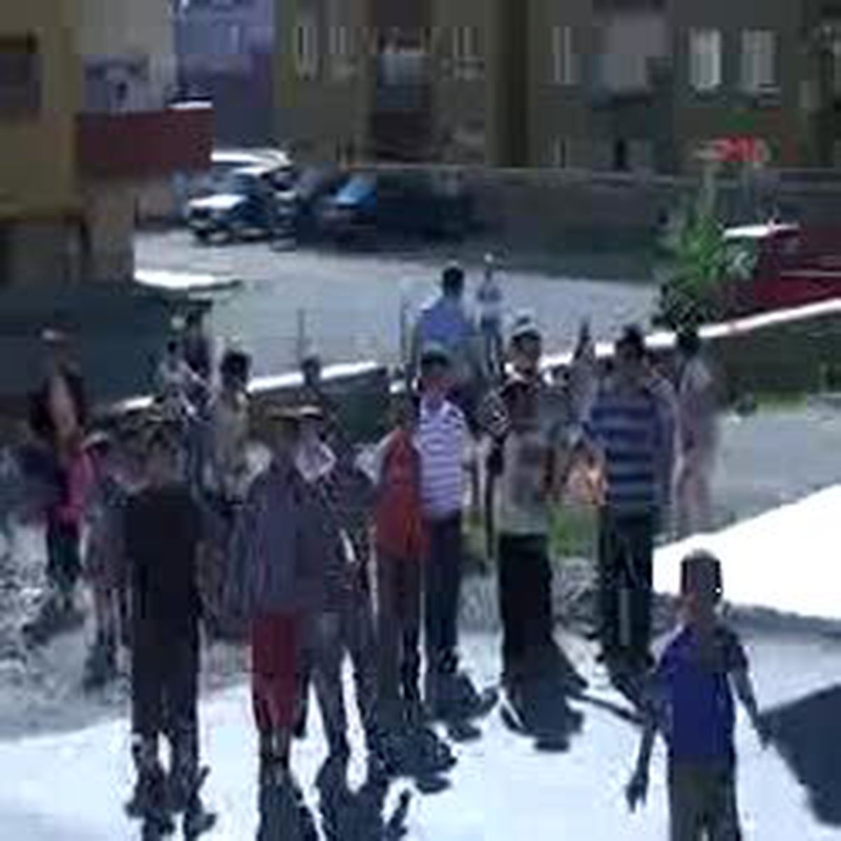 İtfaiye Ekibi ve Polis Apartmanda Yangın Aradı