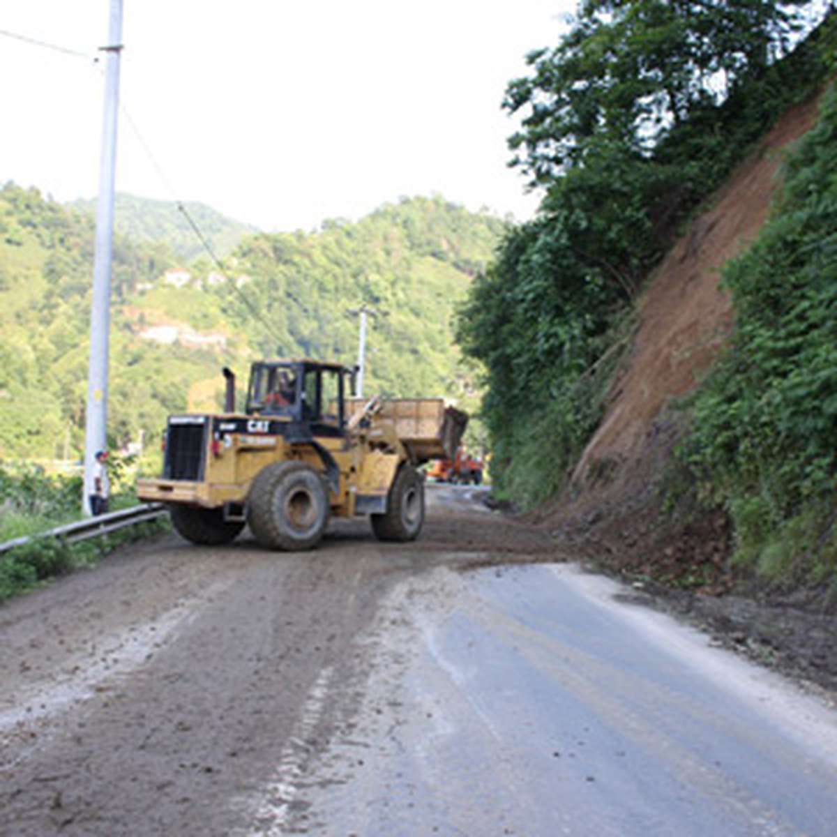 Rize - Çaykent Yolunda Heyelan Rize-Çaykent Yolunda Heyelan