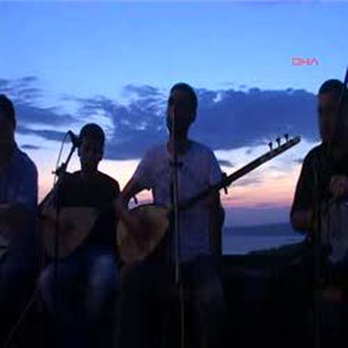 Anne Kız Aynı Gece Evlendi