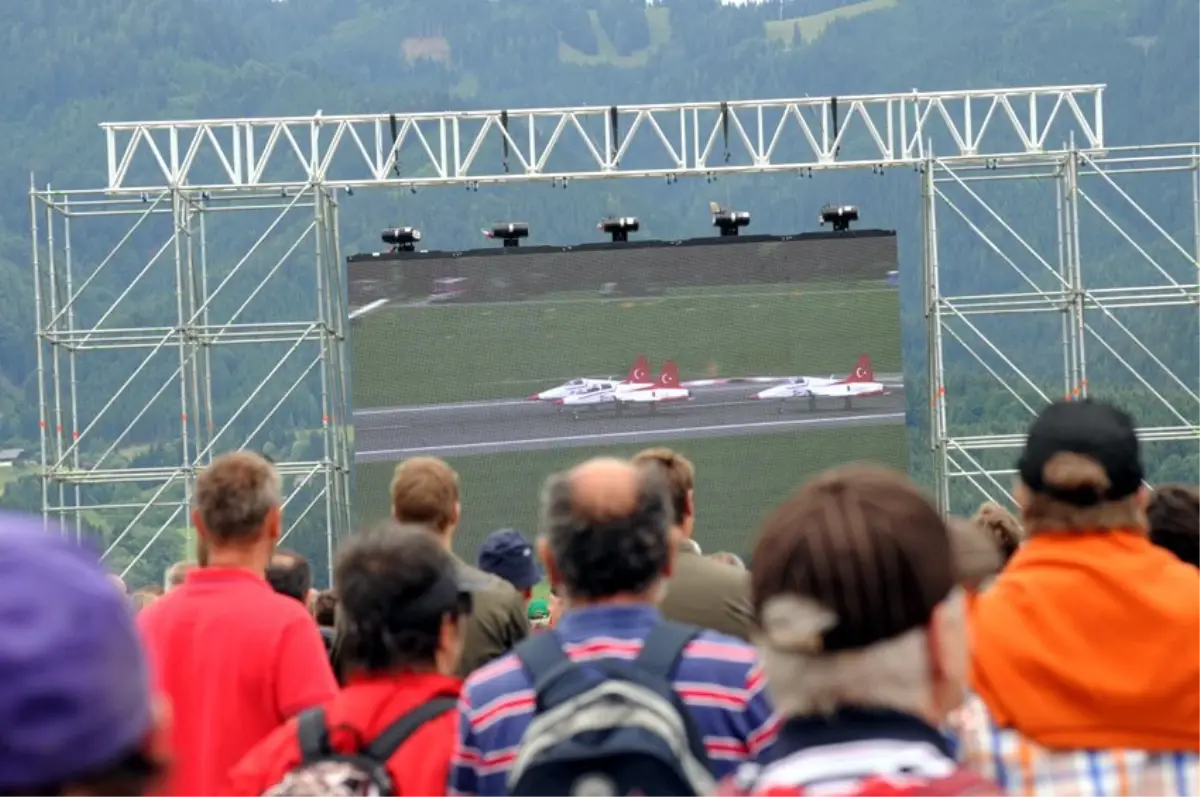 Avusturya\'da \'türk Yıldızları\' Nefes Kesti