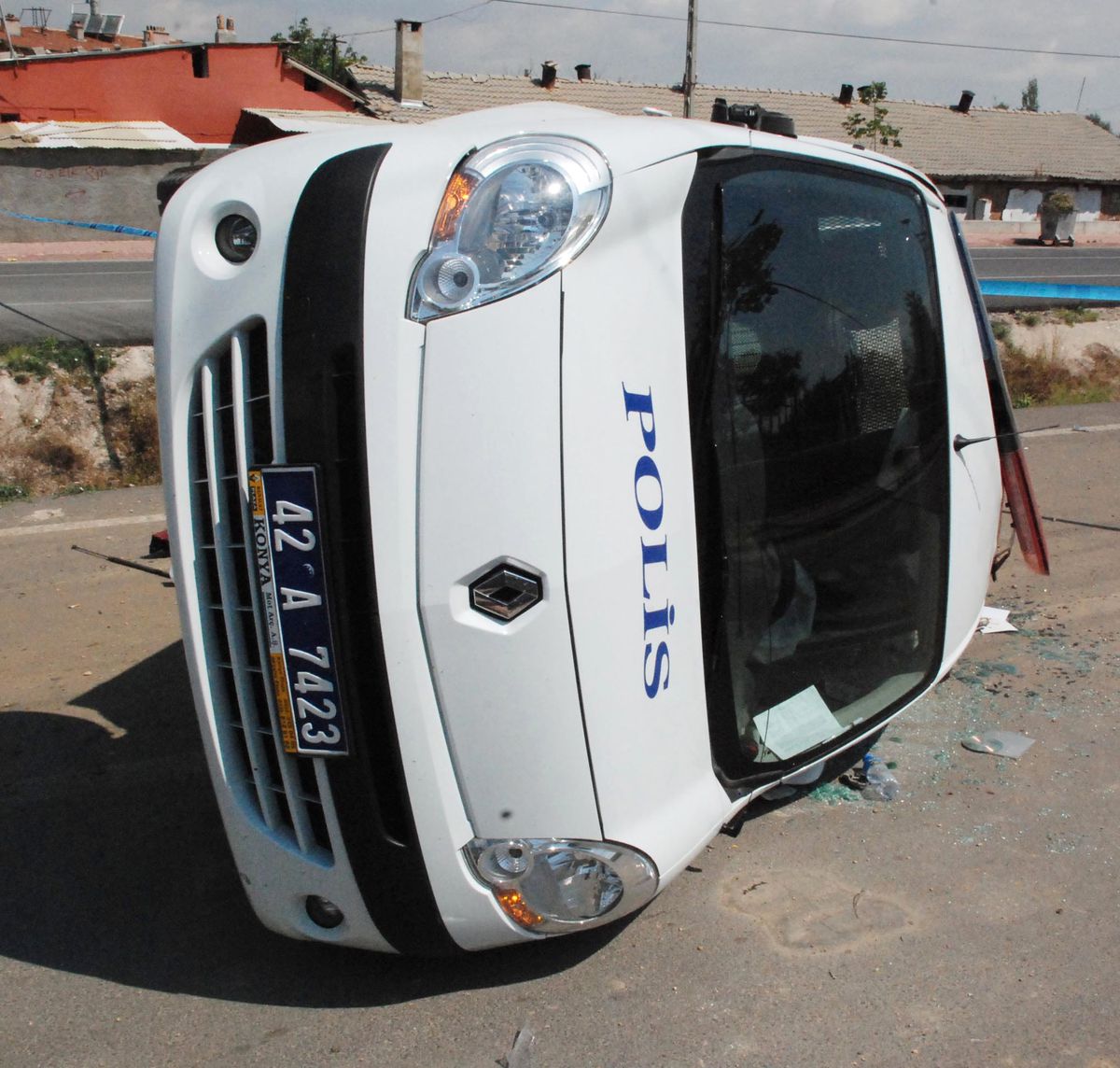 Polis Otomobili Devrildi: 3 Yaralı